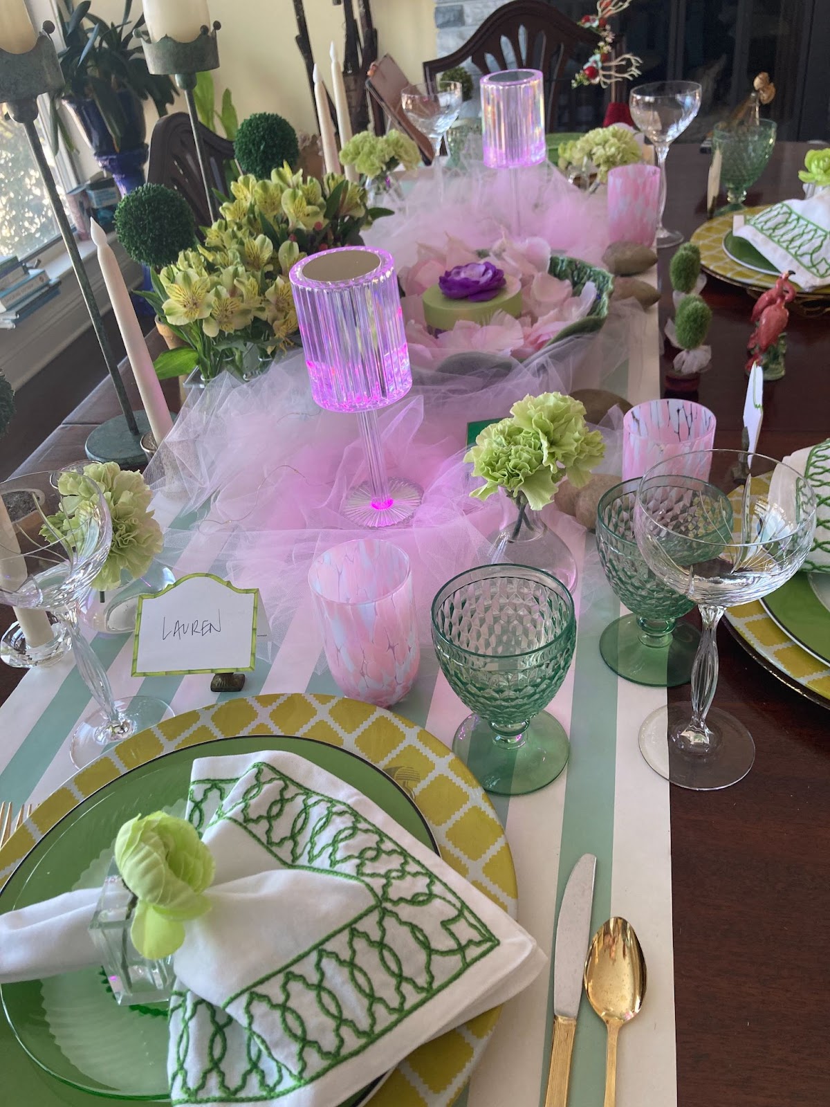 Here’s How to Style An Elegant Pink and Green Tablescape Look To Delight Your Guests
